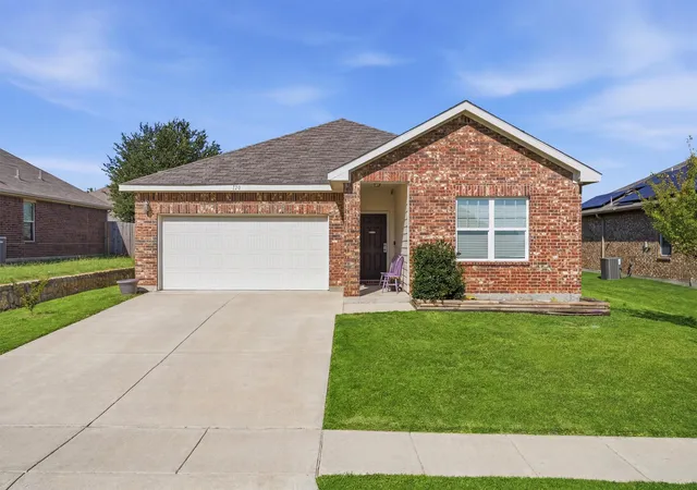 Photo 1 of Single family home for sale at 540 S Heights Dr, Crowley, TX 76036 | MLS# 21324324 | Listing updated on 2026-09-10
