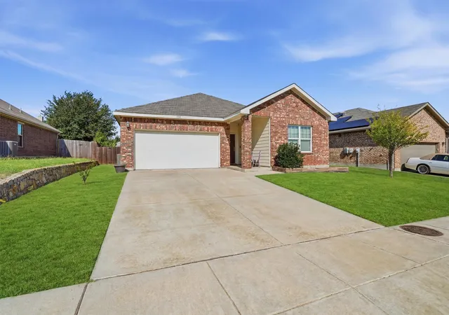 Photo 2 of Single family home for sale at 540 S Heights Dr, Crowley, TX 76036 | MLS# 21324324 | Listing updated on 2026-09-10