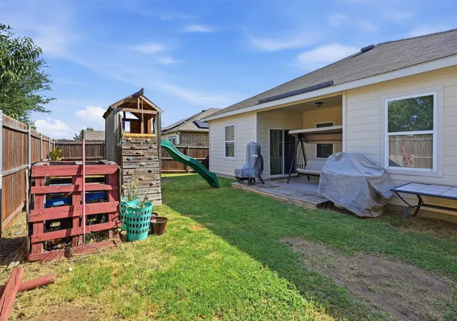 Photo 3 of Single family home for sale at 540 S Heights Dr, Crowley, TX 76036 | MLS# 21324324 | Listing updated on 2026-09-10