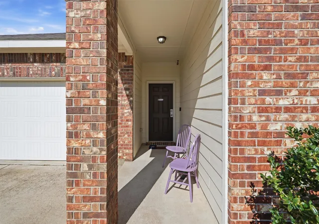 Photo 3 of Single family home for sale at 540 S Heights Dr, Crowley, TX 76036 | MLS# 21324324 | Listing updated on 2026-09-10