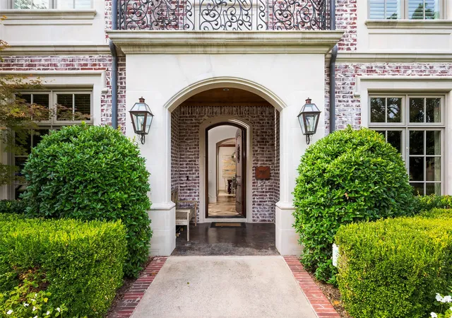 Photo 3 of Mansion for sale at 3309 Northwest Pkwy, Dallas, TX 75225 | MLS# 21324612 | Listing updated on 2026-09-15