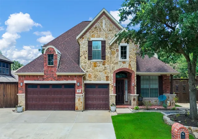 Photo 1 of Single family home for sale at 102 Stamford Dr, Lake Dallas, TX 75065 | MLS# 21317254 | Listing updated on 2026-09-13