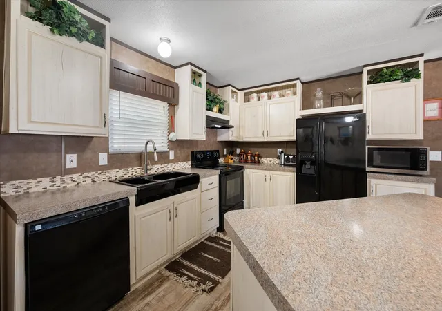 Photo 3 of Manufactured home for sale at 202 N 3Rd St E, Dawson, TX 76639 | MLS# 21321409 | Listing updated on 2026-09-09