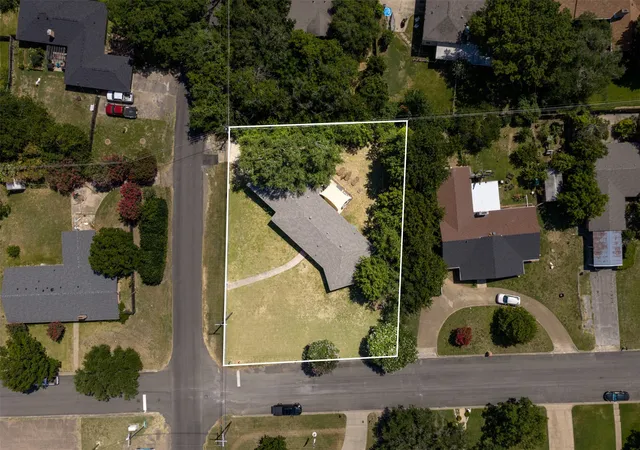 Photo 2 of Single family home for sale at 627 Bellaire Dr, Woodway, TX 76712 | MLS# 21324822 | Listing updated on 2026-08-01