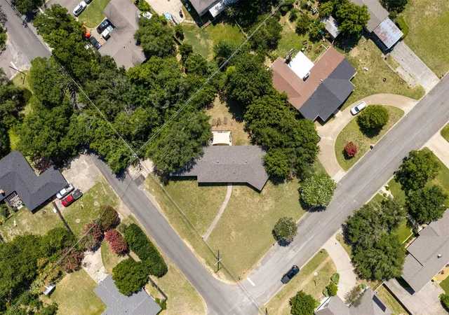 Photo 3 of Single family home for sale at 627 Bellaire Dr, Woodway, TX 76712 | MLS# 21324822 | Listing updated on 2026-08-01