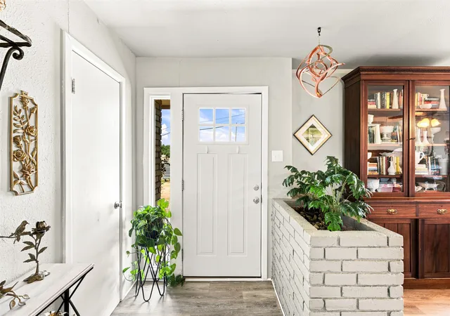 Photo 3 of Single family home for sale at 627 Bellaire Dr, Woodway, TX 76712 | MLS# 21324822 | Listing updated on 2026-08-01