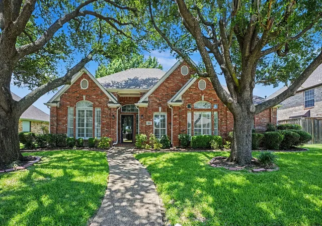 Photo 1 of Sale Pending at 2813 Persimmon Pl, Rowlett, TX 75088 | MLS# 21324656 | Listing updated on 2026-09-11