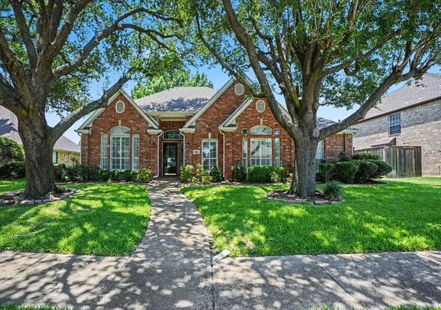 Photo 2 of Sale Pending at 2813 Persimmon Pl, Rowlett, TX 75088 | MLS# 21324656 | Listing updated on 2026-09-11