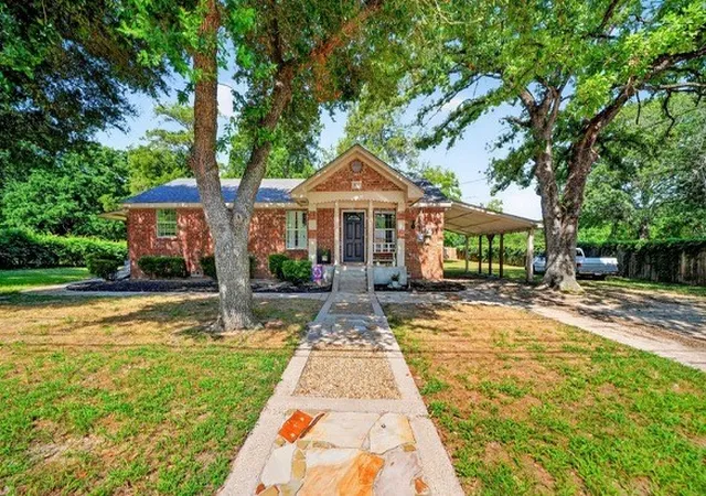 Photo 1 of Single family home for sale at 810 Edna St, Athens, TX 75751 | MLS# 21314285 | Listing updated on 2026-09-10
