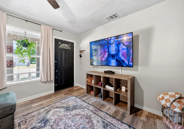 Photo 3 of Single family home for sale at 810 Edna St, Athens, TX 75751 | MLS# 21314285 | Listing updated on 2026-10-07