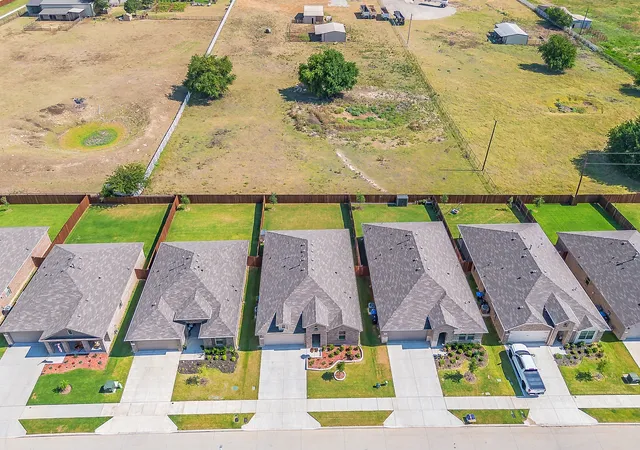 Photo 3 of Sale Pending at 860 Round Robin Ln, Fort Worth, TX 76131 | MLS# 21324092 | Listing updated on 2026-09-08