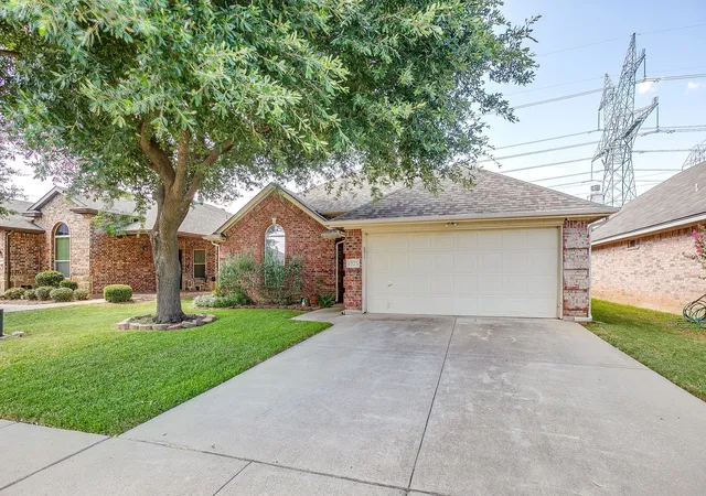 Photo 2 of Single family home for sale at 1325 Sierra Blanca Dr, Burleson, TX 76028 | MLS# 21302587 | Listing updated on 2026-09-14