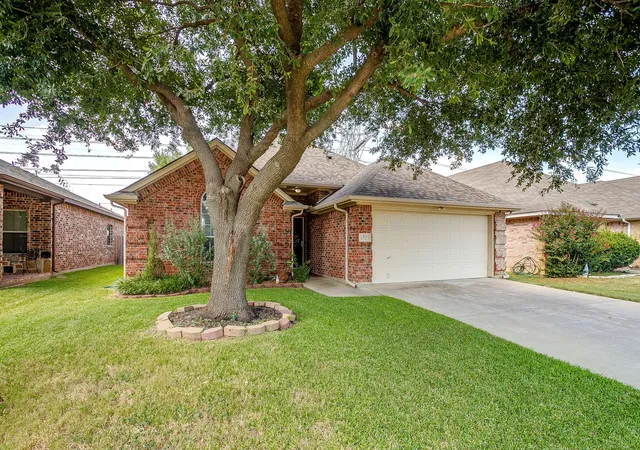Photo 3 of Single family home for sale at 1325 Sierra Blanca Dr, Burleson, TX 76028 | MLS# 21302587 | Listing updated on 2026-09-14