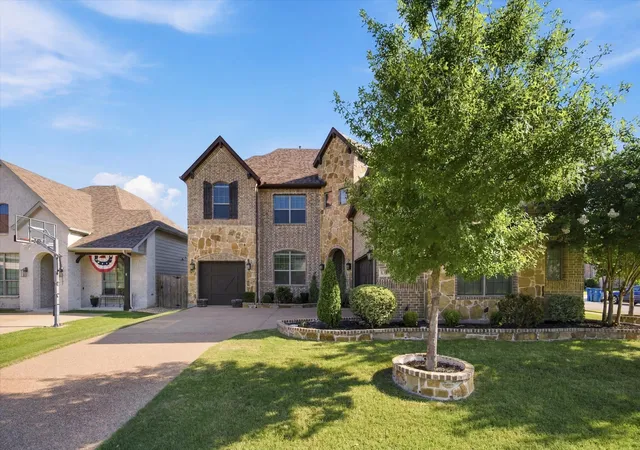 Photo 2 of Single family home for sale at 634 Emerson Dr, Rockwall, TX 75087 | MLS# 21324858 | Listing updated on 2026-09-13