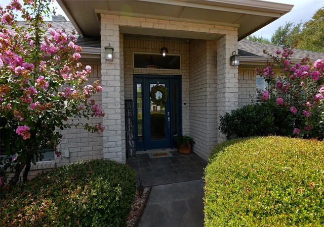 Photo 2 of Single family home for sale at 5614 Wedgefield Rd, Granbury, TX 76049 | MLS# 21325236 | Listing updated on 2026-09-10