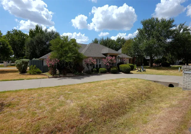 Photo 3 of Single family home for sale at 5614 Wedgefield Rd, Granbury, TX 76049 | MLS# 21325236 | Listing updated on 2026-09-10