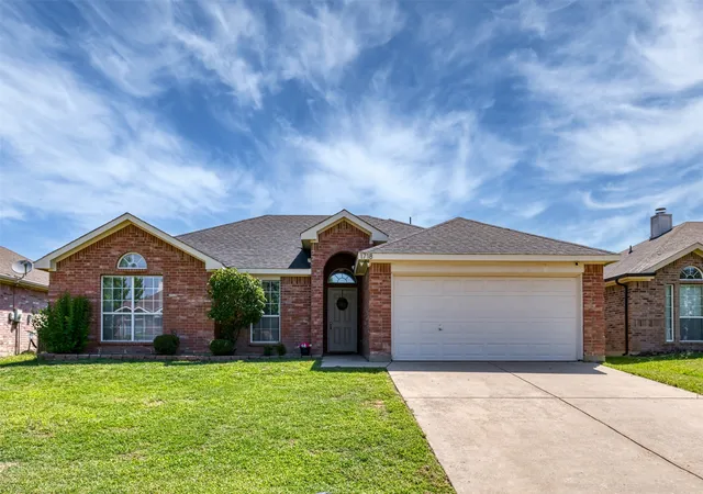 Photo 3 of Single family home for sale at 1718 La Caya Dr, Mansfield, TX 76063 | MLS# 21314481 | Listing updated on 2026-10-07
