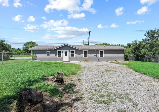 Photo 2 of Single family home for sale at 231 Juniper Dr, Pottsboro, TX 75076 | MLS# 21319613 | Listing updated on 2026-09-29