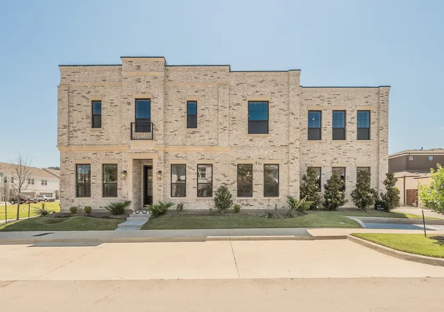 Photo 1 of Condo for sale at 305 Sunset Ln #101, Fort Worth, TX 76114 | MLS# 21325249 | Listing updated on 2026-09-14