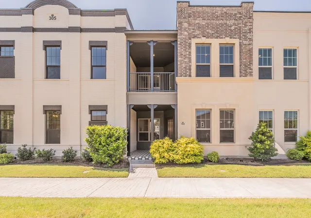 Photo 1 of Condo for sale at 305 Sunset Ln #103, Fort Worth, TX 76114 | MLS# 21325064 | Listing updated on 2026-09-13