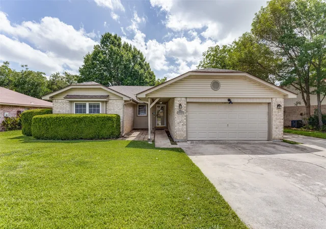 Photo 1 of Single family home for sale at 413 Goldfinch Dr, Fort Worth, TX 76108 | MLS# 21318467 | Listing updated on 2026-09-10