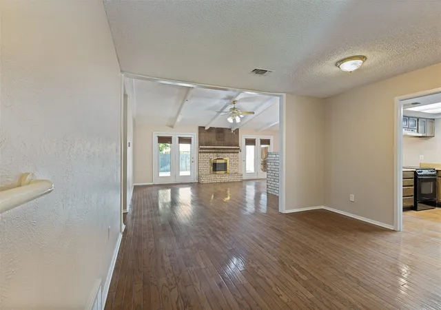 Photo 4 of Single family home for sale at 413 Goldfinch Dr, Fort Worth, TX 76108 | MLS# 21318467 | Listing updated on 2026-09-10