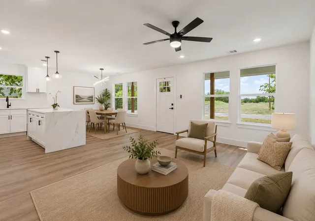 Photo 3 of Single family home for sale at 212 W Madison St, Hillsboro, TX 76645 | MLS# 21325009 | Listing updated on 2026-09-14