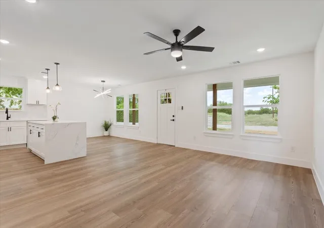 Photo 3 of Single family home for sale at 212 W Madison St, Hillsboro, TX 76645 | MLS# 21325009 | Listing updated on 2026-09-14