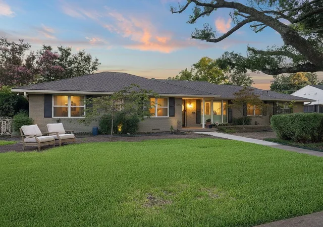 Photo 1 of Single family home for sale at 807 Clearwater Dr, Richardson, TX 75080 | MLS# 21321632 | Listing updated on 2026-09-12