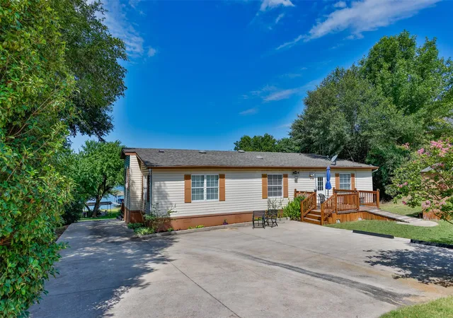 Photo 3 of Single family home for sale at 41 Thompson Rd, Gainesville, TX 76240 | MLS# 21324468 | Listing updated on 2026-09-14