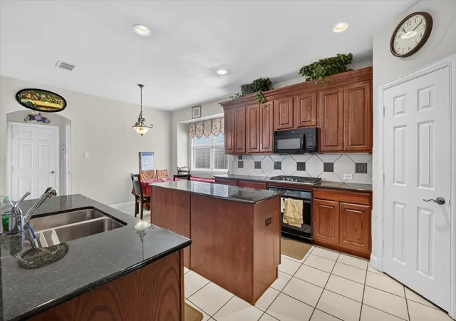 Photo 4 of Single family home for sale at 1521 Shepherd Ln, Carrollton, TX 75007 | MLS# 21325488 | Listing updated on 2026-09-12
