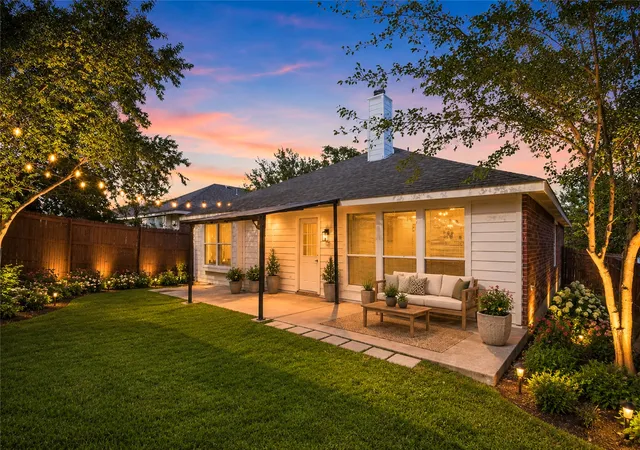 Photo 3 of Single family home for sale at 4817 Barnhill Ln, Fort Worth, TX 76135 | MLS# 21325628 | Listing updated on 2026-09-15