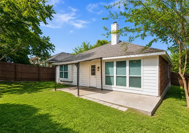 Photo 3 of Single family home for sale at 4817 Barnhill Ln, Fort Worth, TX 76135 | MLS# 21325628 | Listing updated on 2026-09-15