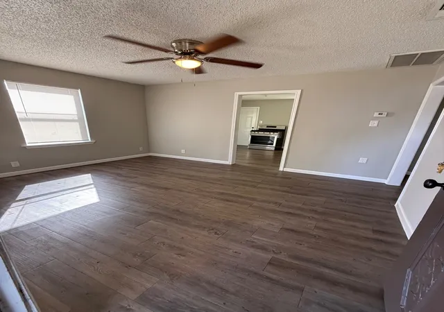 Photo 3 of Sale Pending at 2417 Lowriemore Ln, Fort Worth, TX 76105 | MLS# 21325638 | Listing updated on 2026-09-13