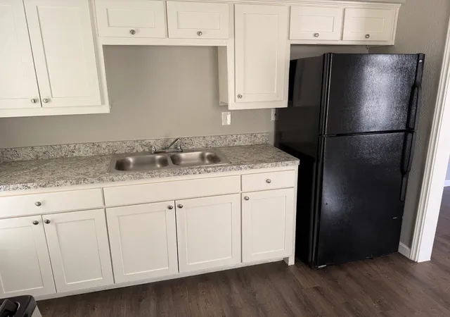 Photo 4 of Sale Pending at 2417 Lowriemore Ln, Fort Worth, TX 76105 | MLS# 21325638 | Listing updated on 2026-09-13