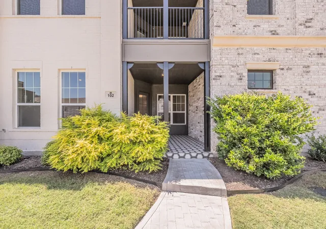 Photo 2 of Condo for sale at 305 Sunset Ln #102, Fort Worth, TX 76114 | MLS# 21325091 | Listing updated on 2026-09-13