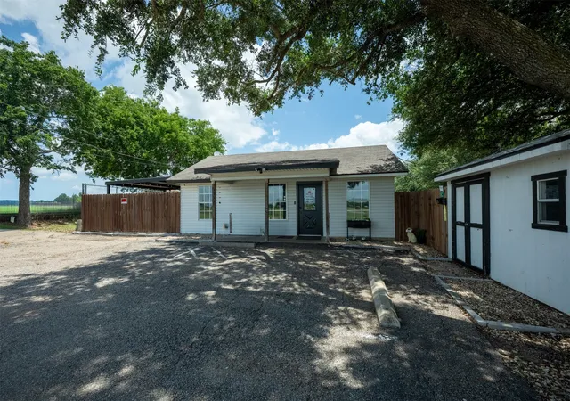 Photo 4 of Single family home for sale at 5327 Old Lorena Rd, Lorena, TX 76655 | MLS# 21318855 | Listing updated on 2026-09-08