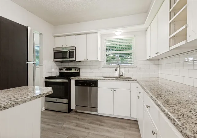Photo 4 of Single family home for sale at 1130 Larkspur Dr, Richardson, TX 75081 | MLS# 21325704 | Listing updated on 2026-10-01