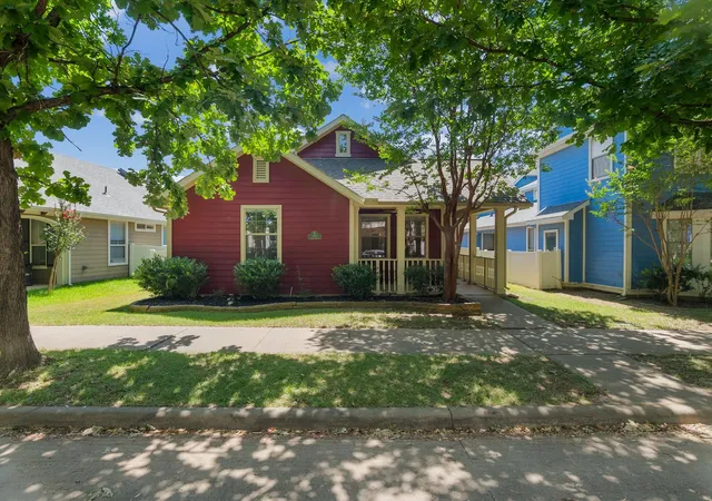 Photo 2 of Single family home for sale at 1020 Grey Fox Dr, Savannah, TX 76227 | MLS# 21322610 | Listing updated on 2026-09-30