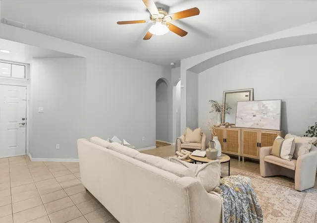 Photo 4 of Single family home for sale at 1020 Grey Fox Dr, Savannah, TX 76227 | MLS# 21322610 | Listing updated on 2026-09-30