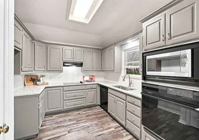 Photo 1 of Single family home for sale at 907 Red Oak Dr, Mansfield, TX 76063 | MLS# 21325771 | Listing updated on 2026-10-04