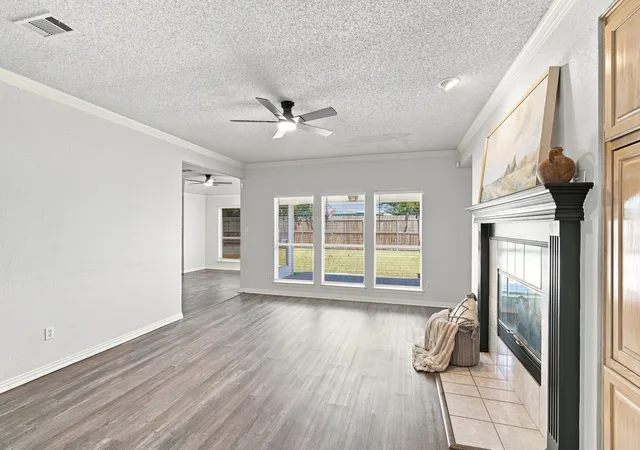 Photo 4 of Single family home for sale at 907 Red Oak Dr, Mansfield, TX 76063 | MLS# 21325771 | Listing updated on 2026-10-04