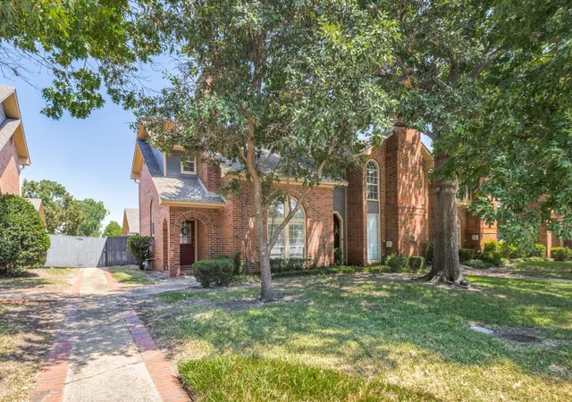 Photo 1 of Sale Pending at 160 Cobblestone Row, Denton, TX 76207 | MLS# 21325788 | Listing updated on 2026-09-09