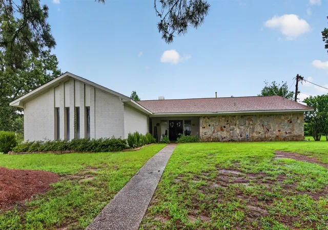 Single family home for sale at 2503 Parham Dr, Shreveport, LA 71109 | MLS# 21325779