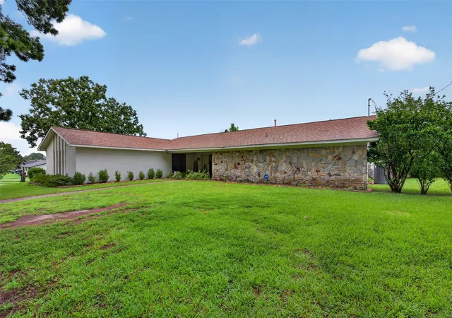 Photo 3 of Single family home for sale at 2503 Parham Dr, Shreveport, LA 71109 | MLS# 21325779 | Listing updated on 2026-09-08