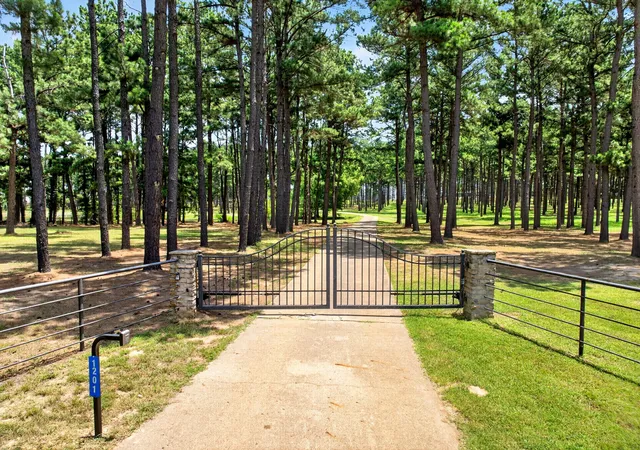 Photo 1 of Single family home for sale at 1201 Robbins Rd, Athens, TX 75751 | MLS# 21317451 | Listing updated on 2026-10-03