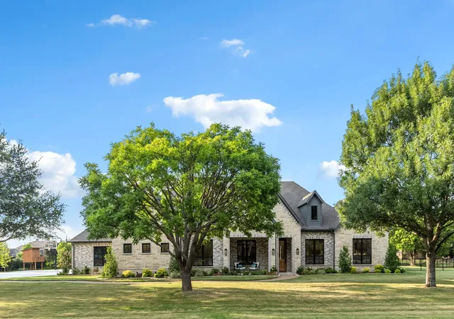 Photo 2 of Sale Pending at 871 Beechwood Ln, Fairview, TX 75069 | MLS# 21324203 | Listing updated on 2026-09-10