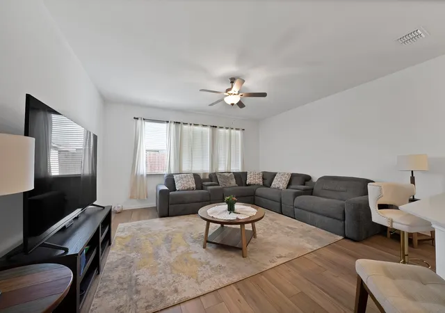 Photo 3 of Single family home for sale at 1828 Memorable Moment Dr, Crandall, TX 75114 | MLS# 21325994 | Listing updated on 2026-08-01