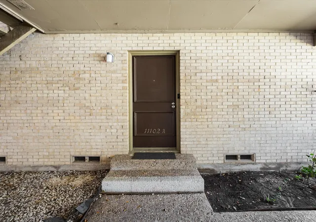 Listing Photo 5 - Condo for sale in building located at 11102 Valleydale Dr, Dallas, TX 75230 - Unit #A