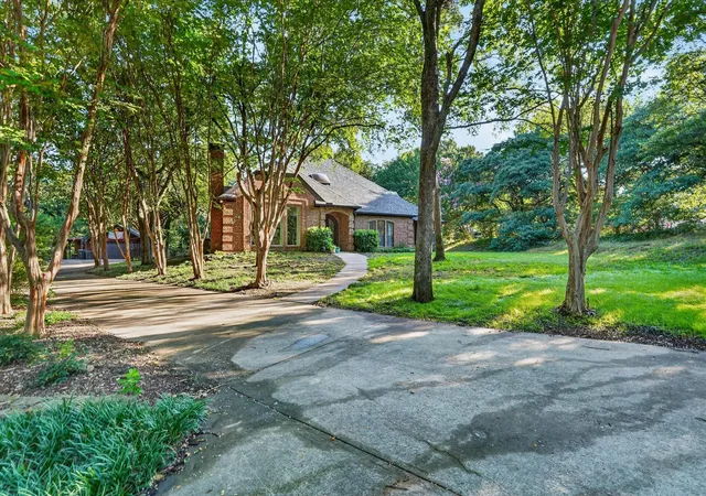 Photo 2 of Single family home for sale at 220 Priscilla Cir, Mc Kinney, TX 75071 | MLS# 21323151 | Listing updated on 2026-09-13